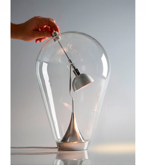 Lámpara de mesa Blow. Base en metal cromado y cuerpo en vidrio soplado