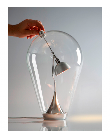 Lámpara de mesa Blow. Base en metal cromado y cuerpo en vidrio soplado