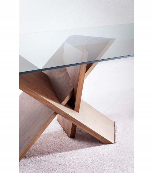 Mesa de salón tripode. Estructura Nogal Canaletto con tapa de vidrio transparente. Miniforms