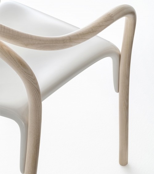 Detalle silla Soul estructura freno aclarado y asiento policarbonato blanco. Pedrali